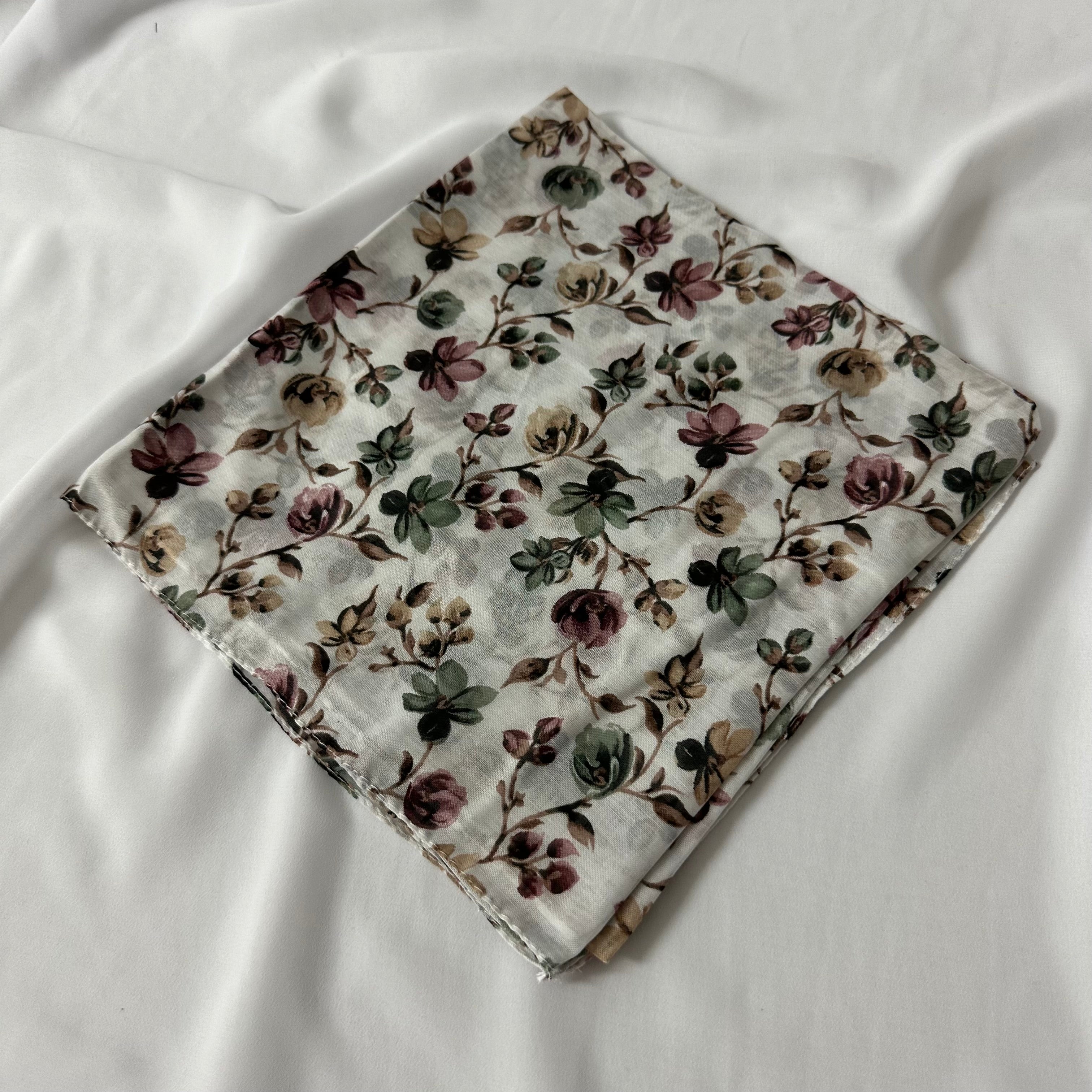 מטפחת פרחונית מרובעת